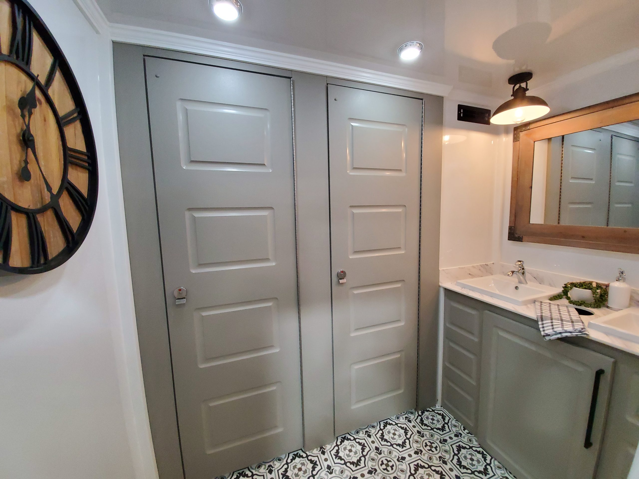 Luxury-Restroom-Trailer-For-Sale-Womens-1136-8